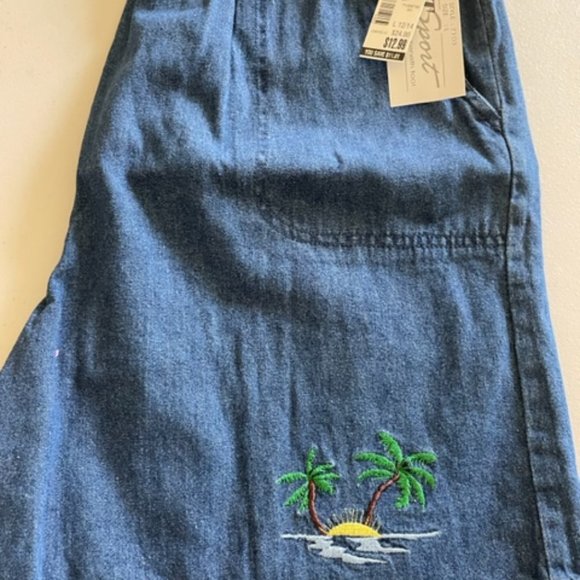 NWT Ladies Denim shorts- Size Lg 12-14 - Picture 2 of 5